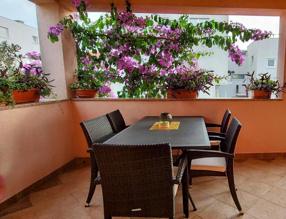 Apartments Tomic Biograd Na Moru Luaran gambar