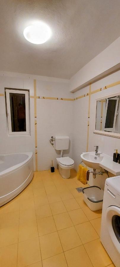 Apartments Tomic Biograd Na Moru Luaran gambar