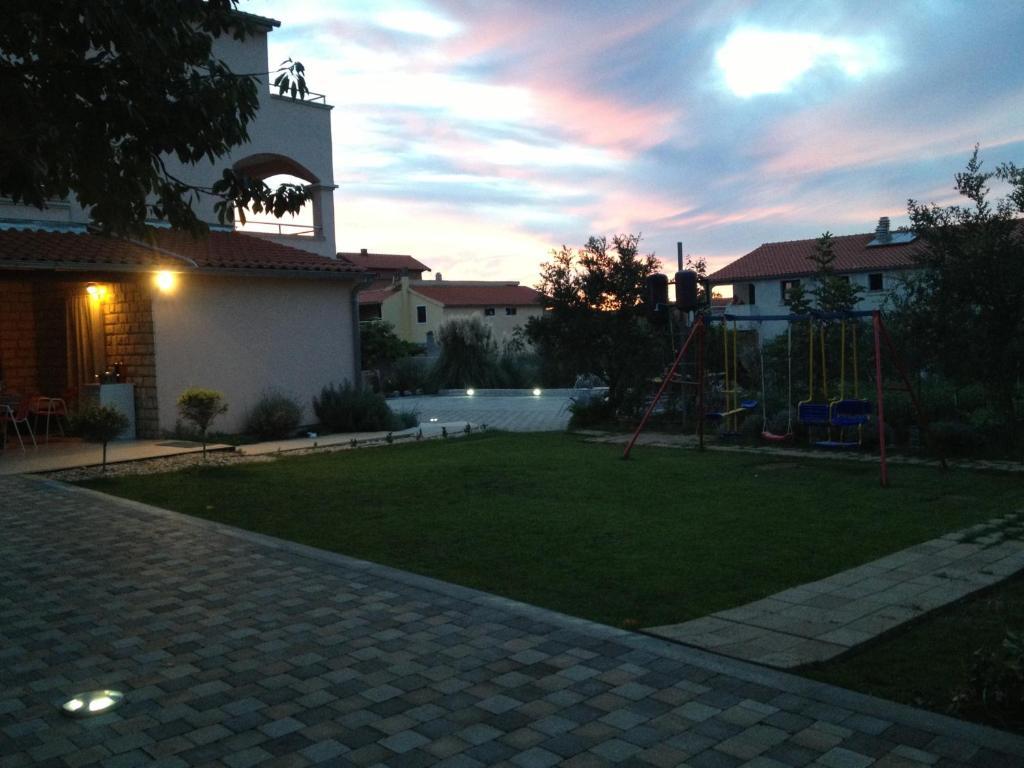 Apartments Tomic Biograd Na Moru Bilik gambar